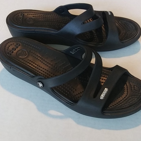CROCS Shoes - Crocs 10w black sandal wedges flats